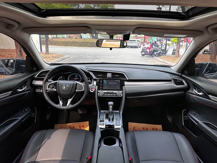 Фото 8 - Honda Civic