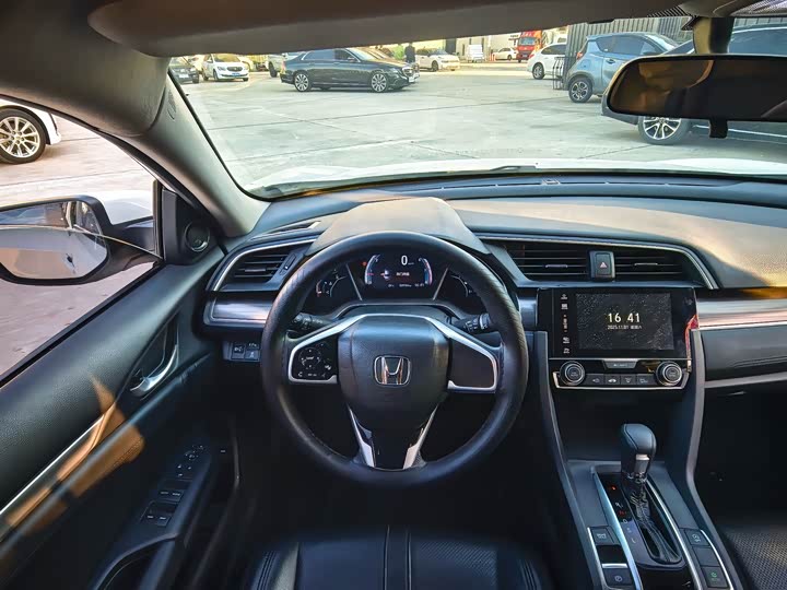 Фото 8 - Honda Civic