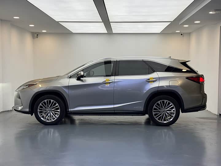 Фото 9 - Lexus RX