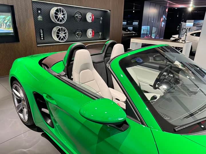 Фото 2 - Porsche 718