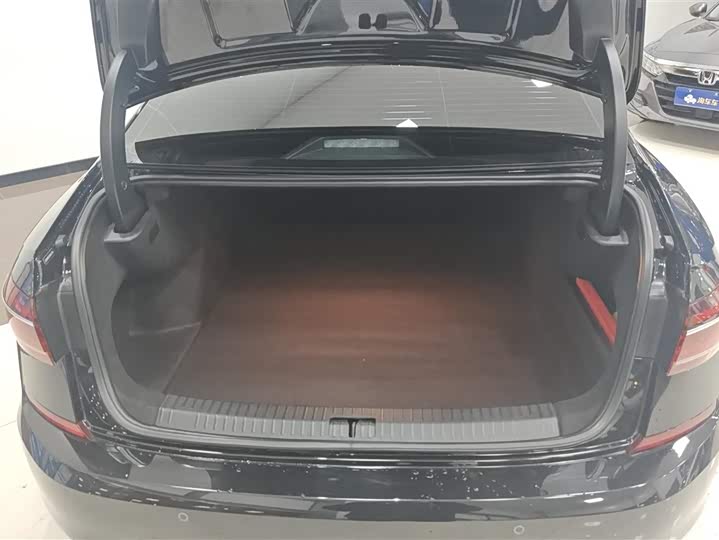 Фото 4 - Volkswagen Passat