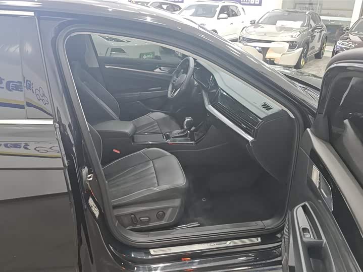 Фото 8 - Volkswagen Passat