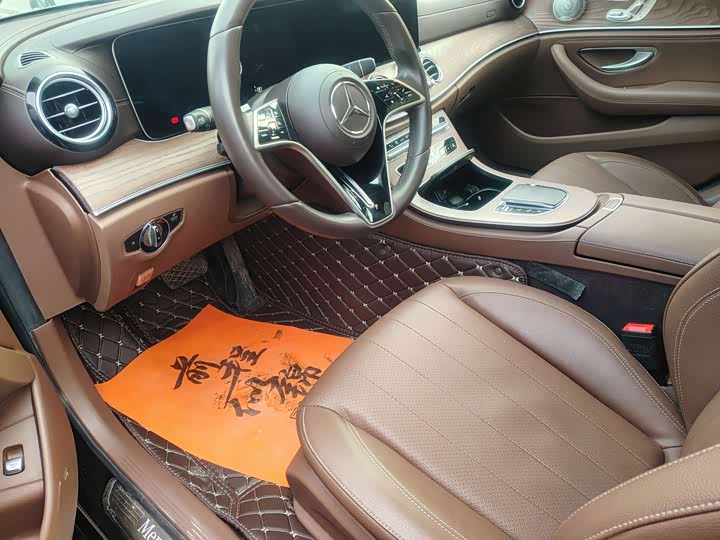 Фото 4 - Mercedes-Benz E-Class