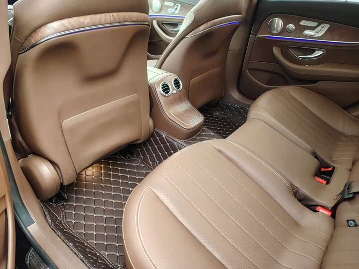 Фото 5 - Mercedes-Benz E-Class