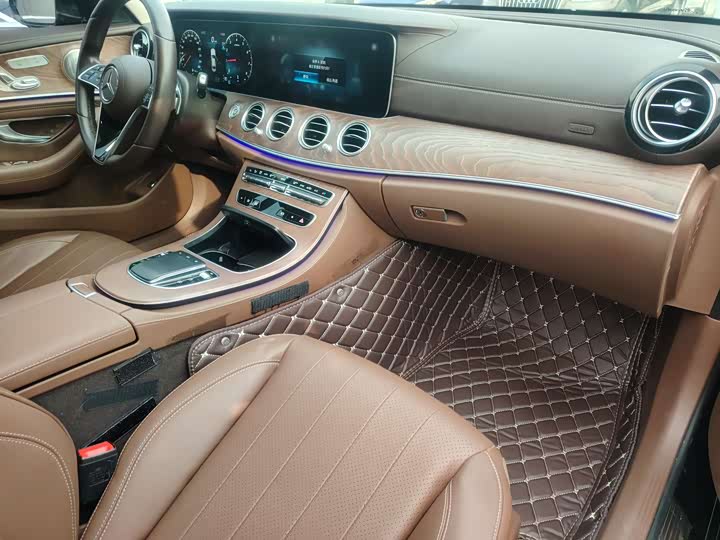 Фото 7 - Mercedes-Benz E-Class