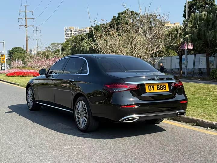 Фото 6 - Mercedes-Benz E-Class