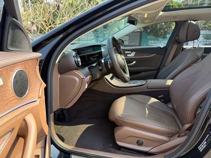 Фото 7 - Mercedes-Benz E-Class