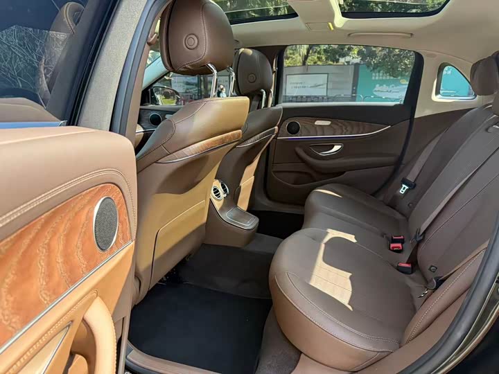 Фото 8 - Mercedes-Benz E-Class