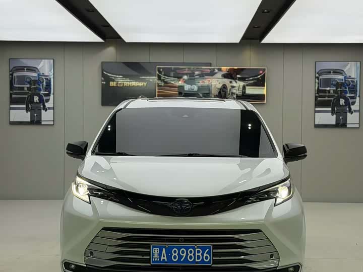 Фото 2 - Toyota Sienna