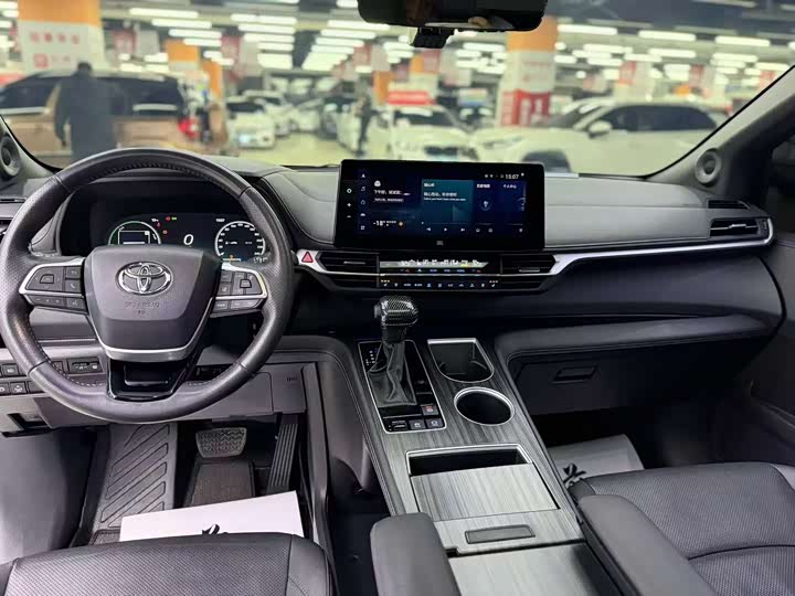 Фото 8 - Toyota Sienna