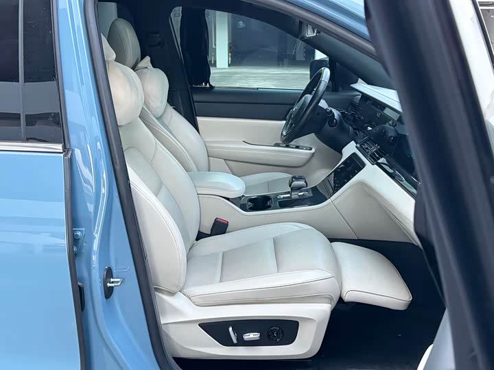 Фото 8 - LiXiang One