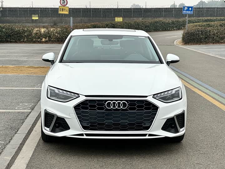 Фото 2 - Audi A4L