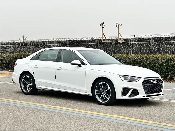 Фото 5 - Audi A4L