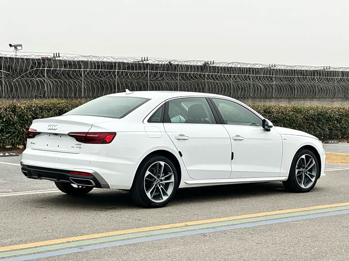 Фото 7 - Audi A4L