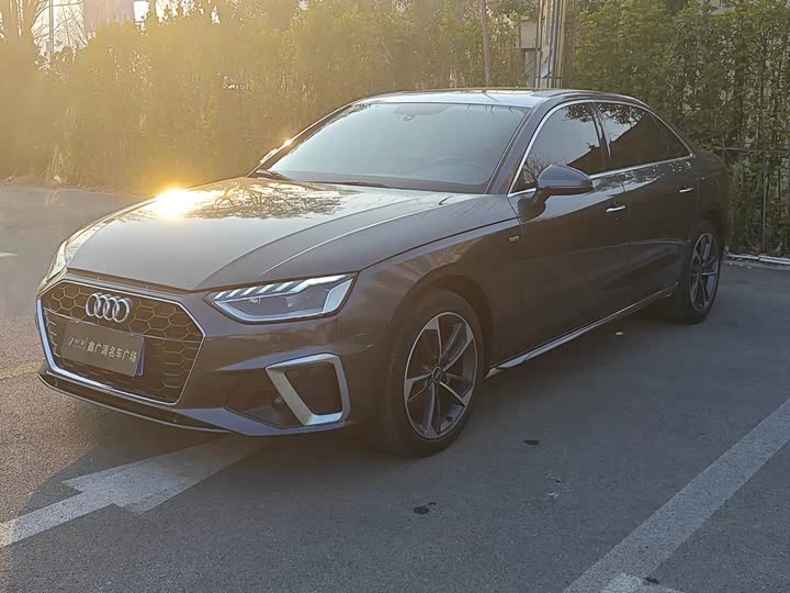 Фото 2 - Audi A4L