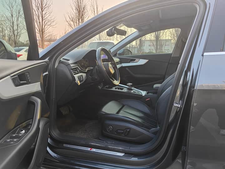 Фото 4 - Audi A4L