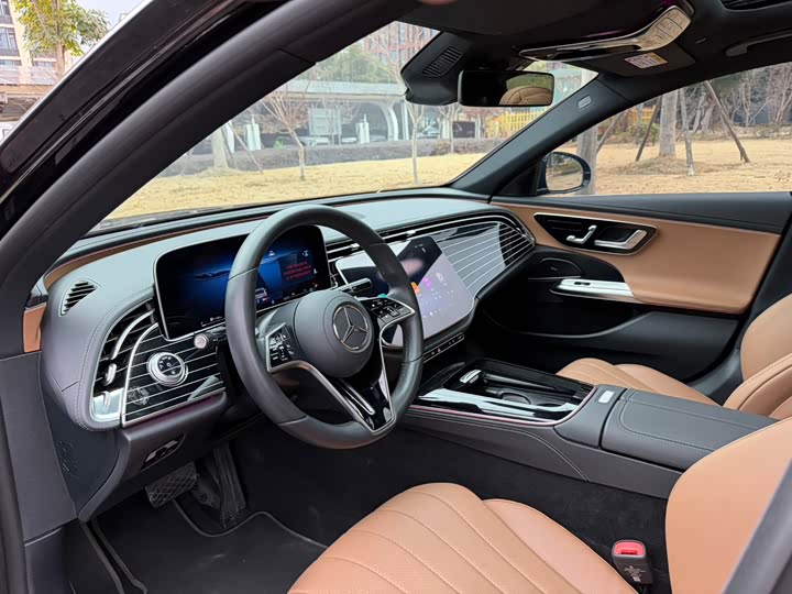 Фото 9 - Mercedes-Benz E-Class