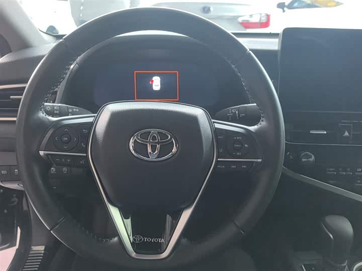 Фото 3 - Toyota Camry