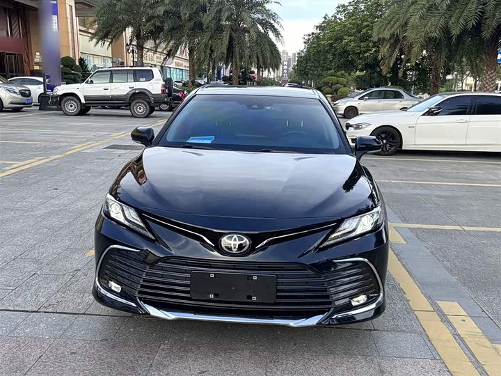 Фото 5 - Toyota Camry