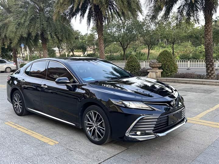 Фото 6 - Toyota Camry