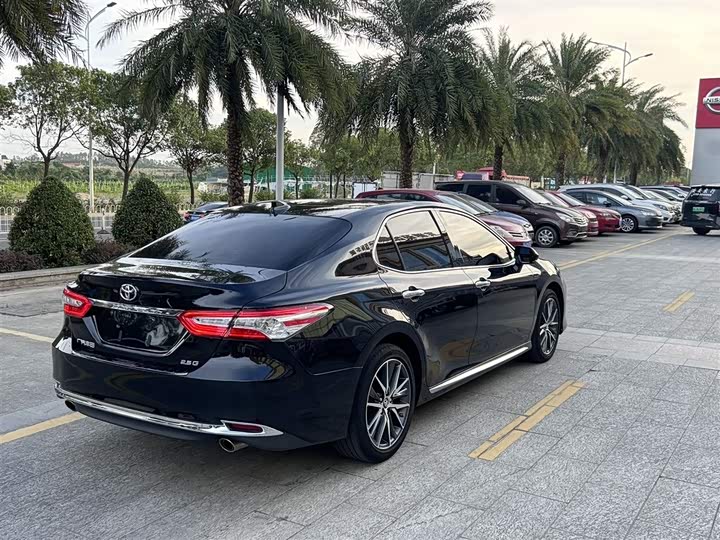 Фото 7 - Toyota Camry