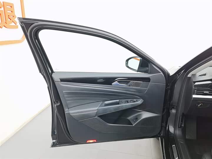 Фото 8 - Volkswagen Passat