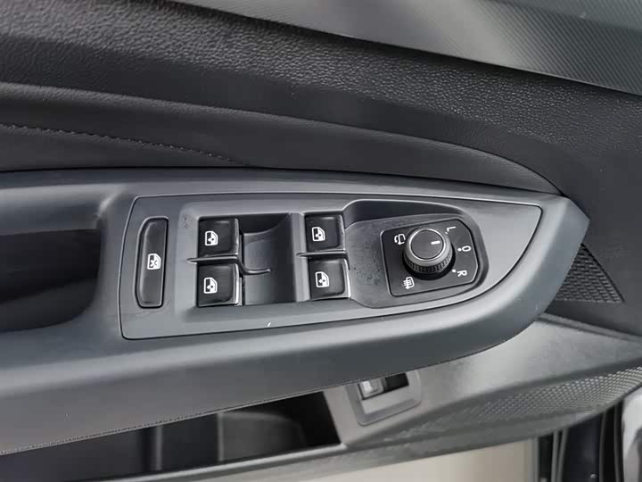 Фото 9 - Volkswagen Passat