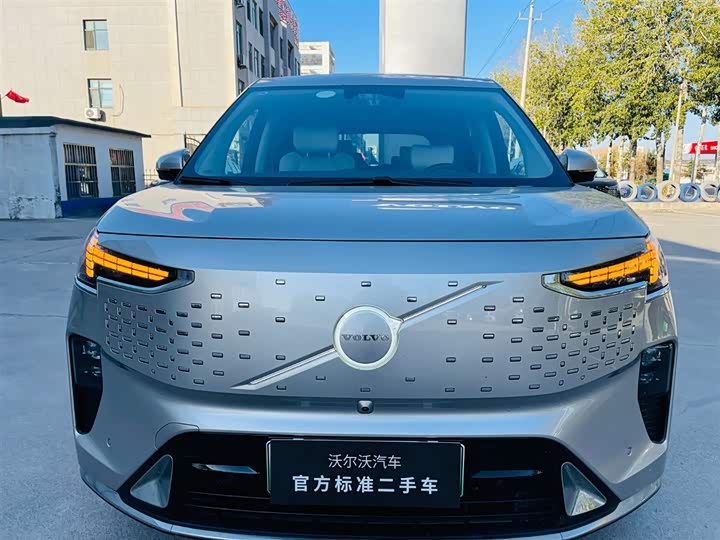 Фото 9 - Volvo EM90