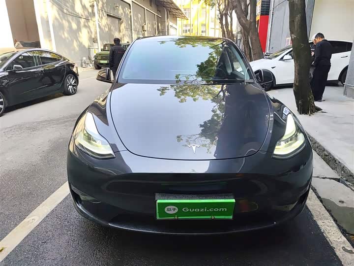 Фото 3 - Tesla Model Y