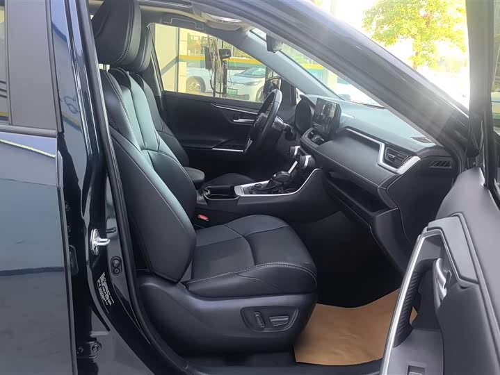 Фото 8 - Toyota Wildlander