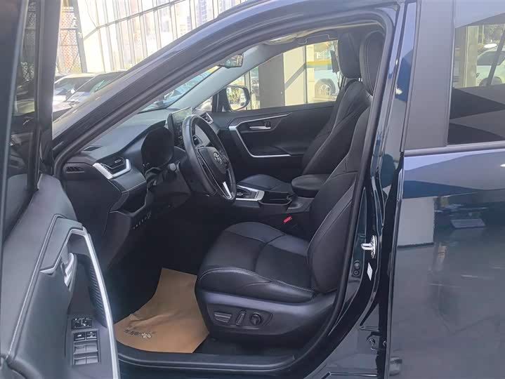 Фото 9 - Toyota Wildlander