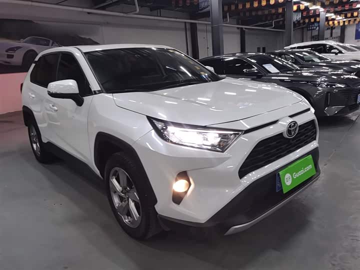 Фото 4 - Toyota RAV4