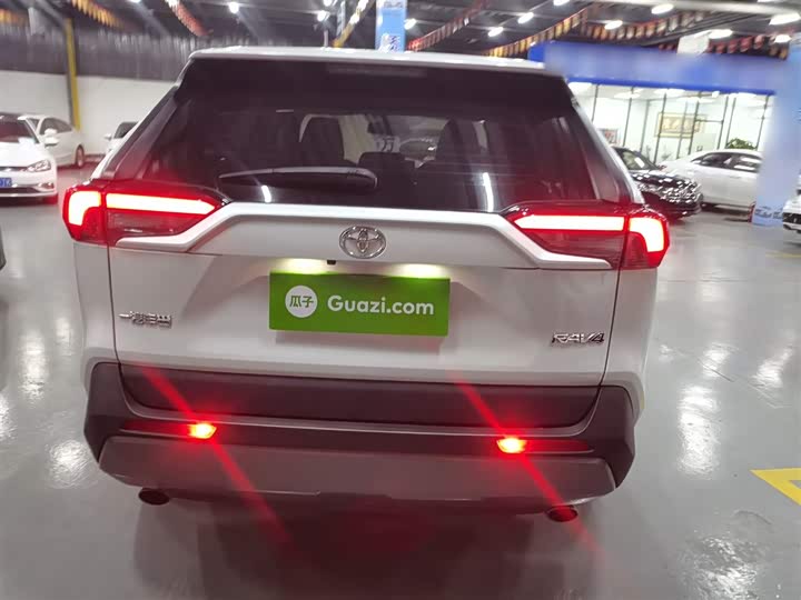 Фото 6 - Toyota RAV4