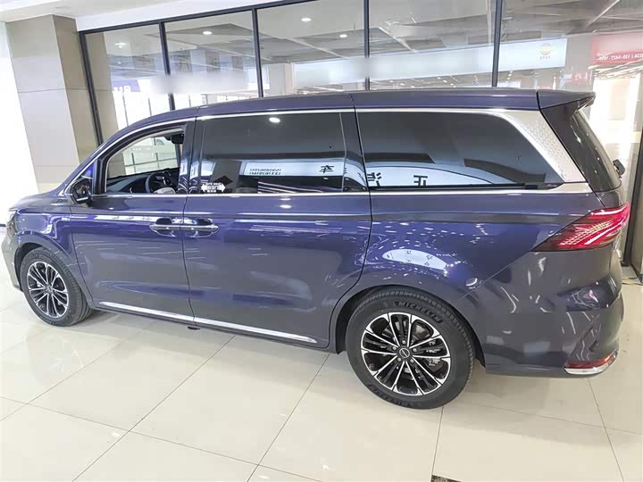 Фото 5 - Roewe iMax 8