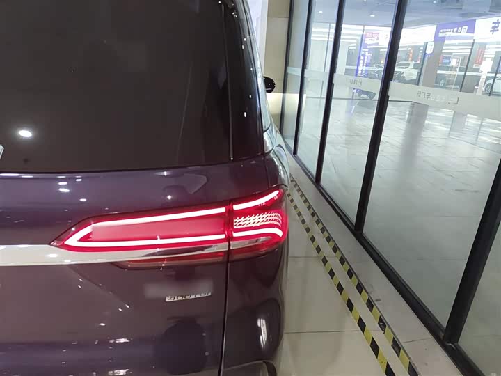 Фото 8 - Roewe iMax 8