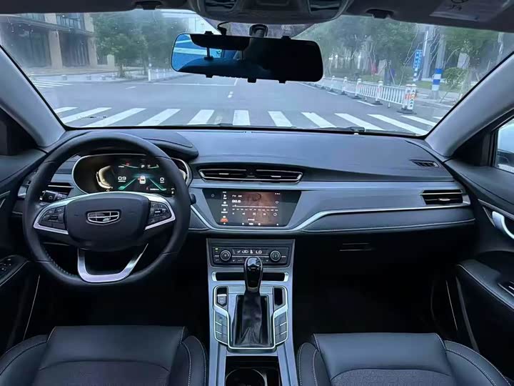 Фото 4 - Geely Emgrand