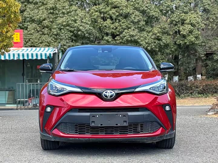 Фото 2 - Toyota C-HR