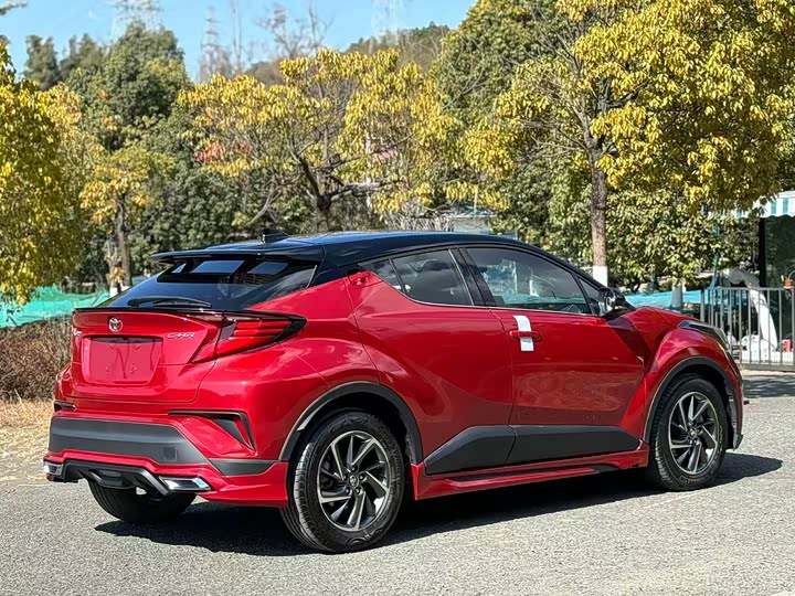 Фото 4 - Toyota C-HR