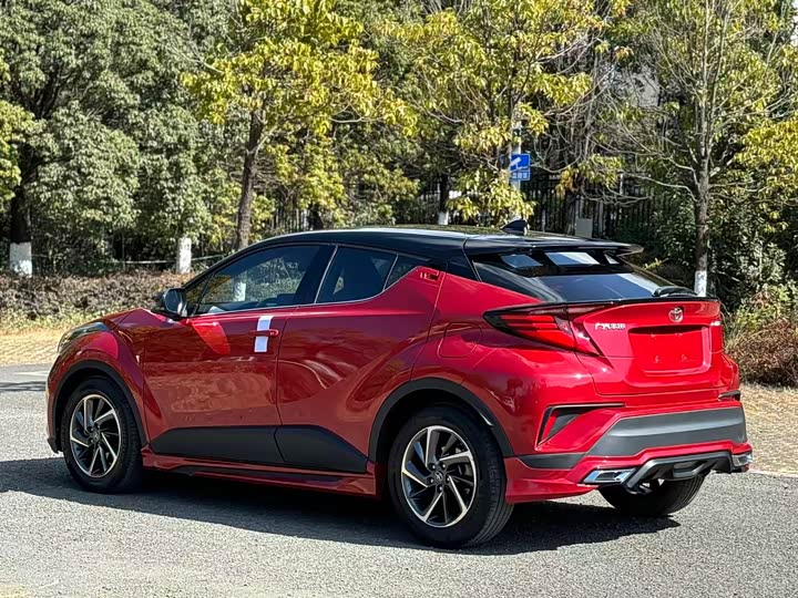 Фото 6 - Toyota C-HR