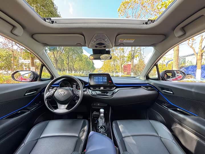 Фото 9 - Toyota C-HR