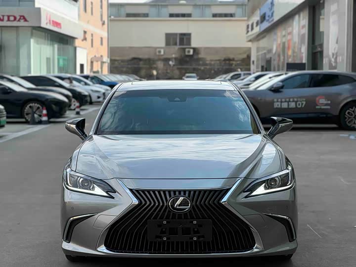 Фото 2 - Lexus ES