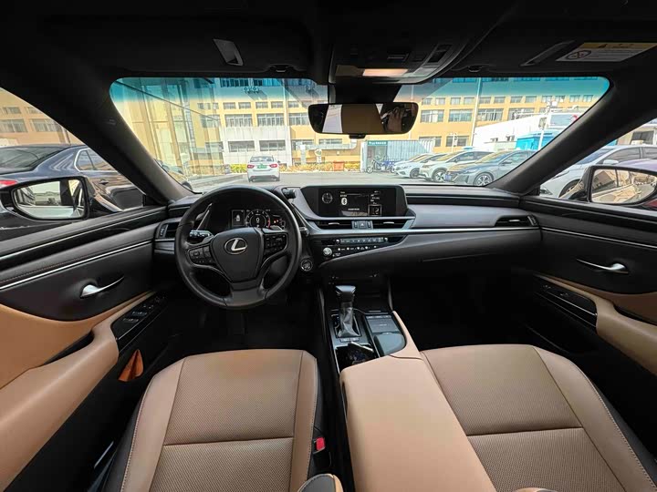 Фото 6 - Lexus ES