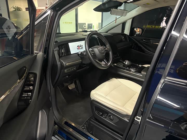 Фото 4 - GAC Trumpchi E9