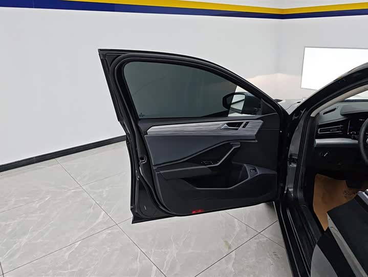 Фото 7 - Volkswagen Sagitar L