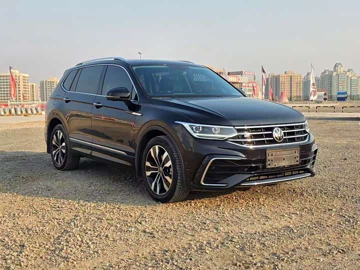 Фото 3 - Volkswagen Tiguan L Pro