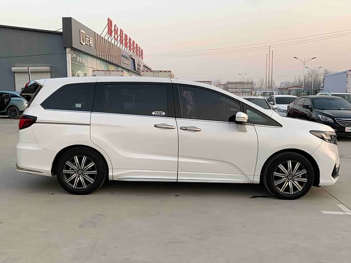 Фото 4 - Honda Odyssey