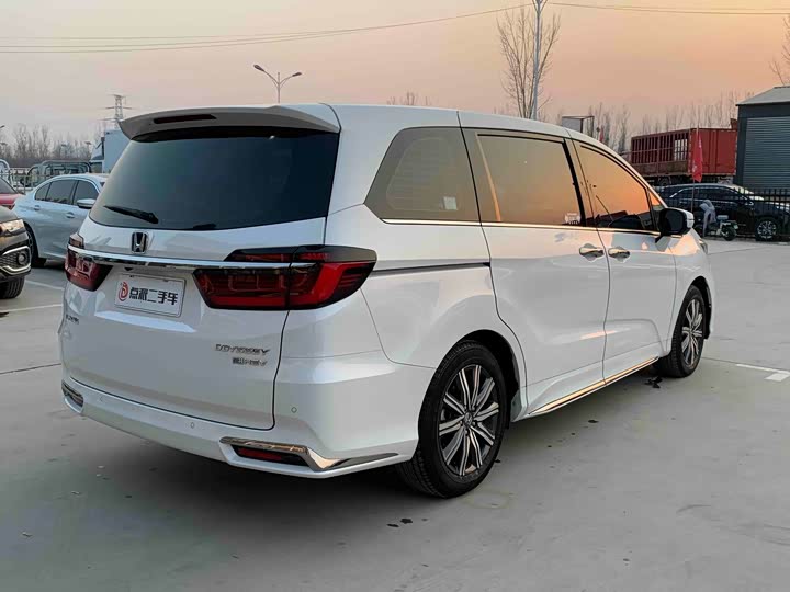 Фото 7 - Honda Odyssey