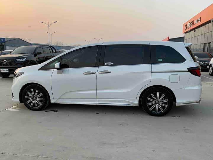Фото 8 - Honda Odyssey