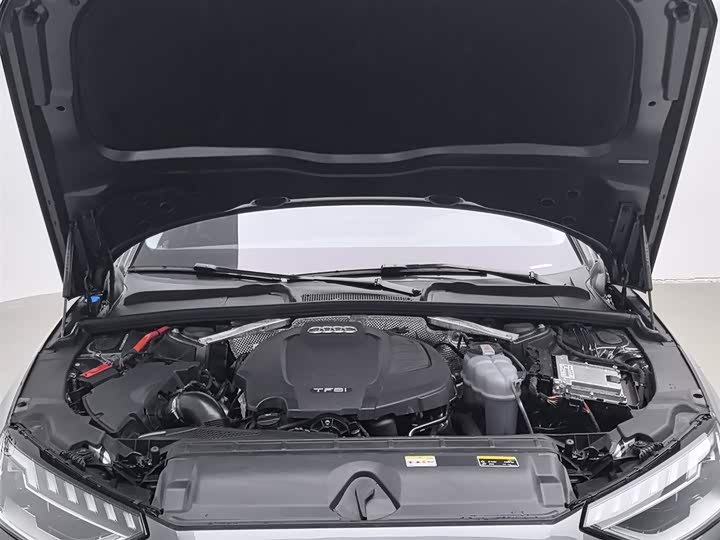 Фото 6 - Audi A4L