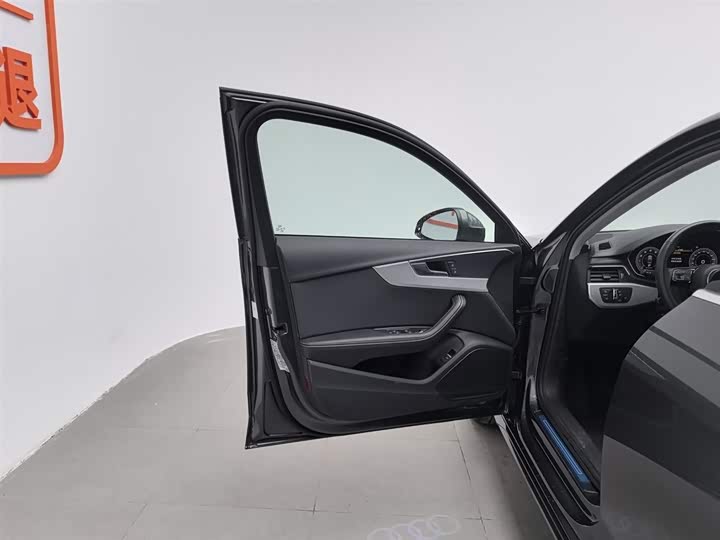 Фото 8 - Audi A4L